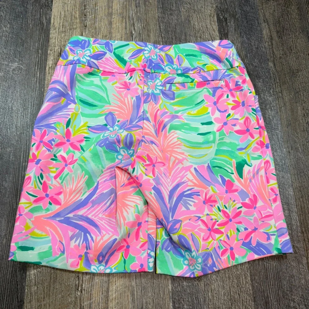 Lilly Pulitzer Luxletic Reid Womens 8 Vibrant Colorful Floral Golf Shorts